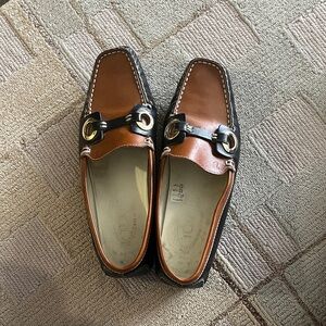 Tod's Women’s Tan and Black Leather Driving Loafers Size 7.5